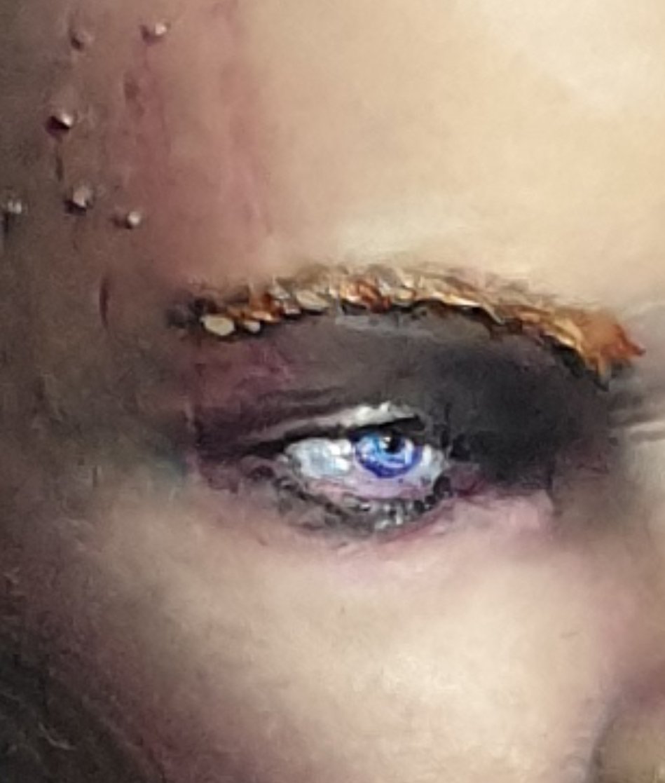 Painting female faces AVG bust eye and eyebrow details close up