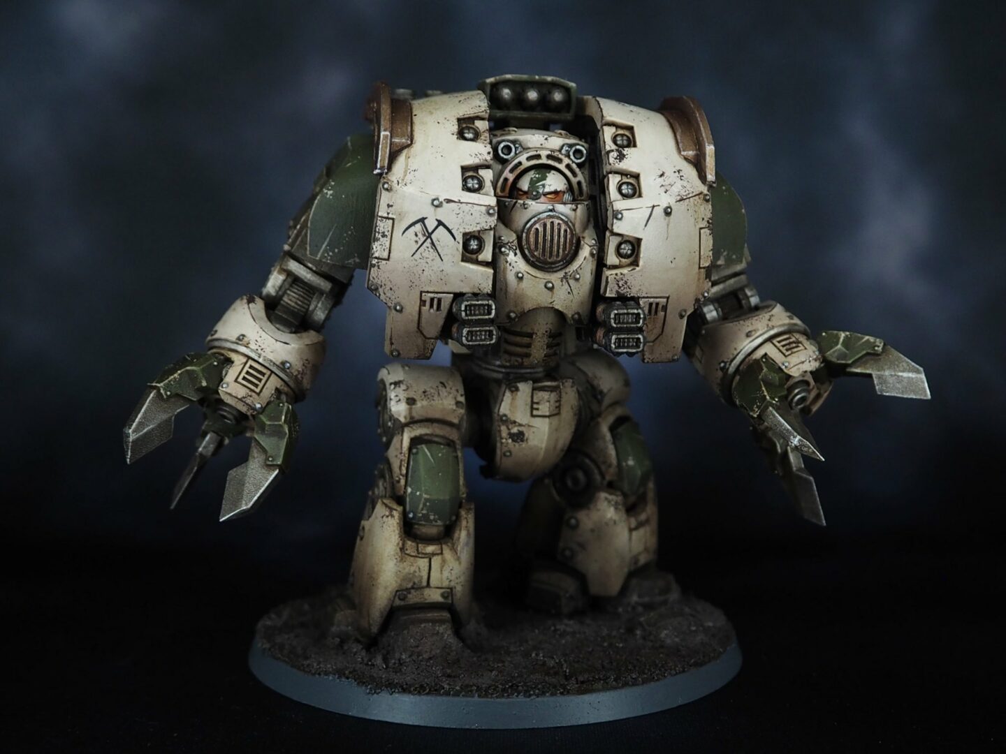 Interview with miniature painter Electric Eve for Redgrassgames. Warhammer 30k Death Guard