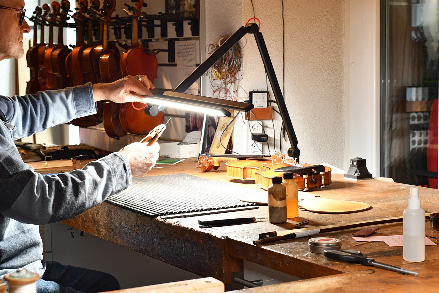 Master Luthier John-Eric Traelnes, working under CRI 98+ Redgrass R9 Desk Lamp