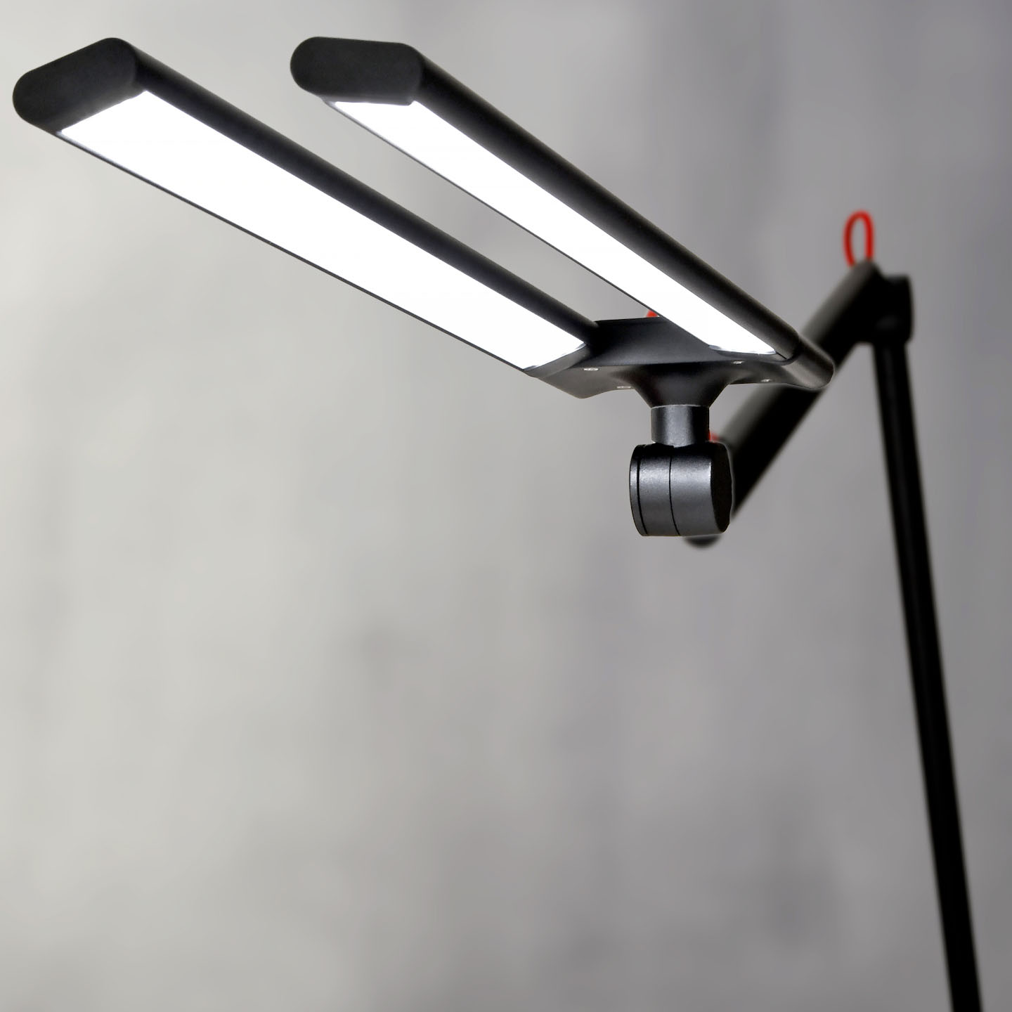 Redgrass R9 desk lamp for miniature painting and artist